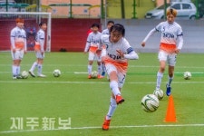 춘계한국여자축구연맹전 2연패 향한 구슬땀/제주시 도남초등학교