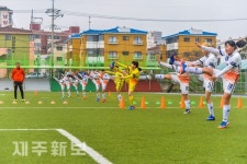 춘계한국여자축구연맹전 2연패 향한 구슬땀/제주시 도남초등학교