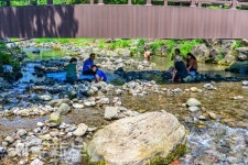 시원한 솜반천 그늘에서