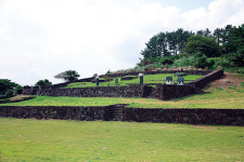 (44) 자연미 살린 석곽은 후손들의 정성…道기념물 60-1호