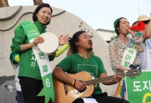 유권자의 마음 사로잡을 이색 선거 눈길