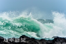 파도가 거세지는 제주