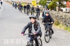 자전거 타고 제주 일주하는 곶자왈작은학교 학생들