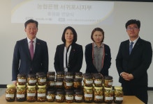 농협서귀포시지부·서귀포시 자원봉사센터, 노인 지원 장아찌 전달