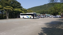 관광버스 휴게소 취급받는 한라수목원 주차장