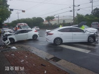 서귀포 성산 고성리 교차로서 승용차 충돌…3명 부상