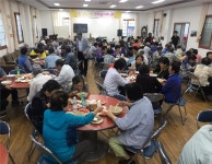 금빛신협 한마음어머니회, 경로당에 오리전복죽 대접