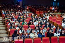 공연 관람하며 수능 스트레스 날려