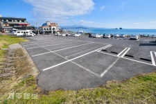 관광객 감소로 한산한 송악산 주차장