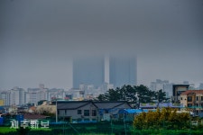 비구름이 내려앉은 드림타워