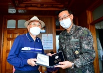 해군 7기동전단, 6·25참전유공자에 감사메달 전달