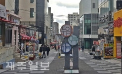 솟아날 구멍은 있다…위기의 관광업 지원 사격