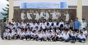 양구 해안중 도자기벽화 제막