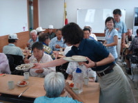 신사우동 봉사단 어르신 식사 대접