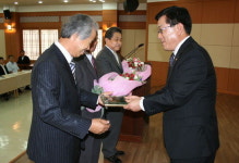 KT강릉·강릉 덕실리 마을·사천농협 1사1촌상 수상