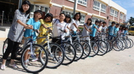 청양초교 학운위 6학년 재학생 자전거 기증