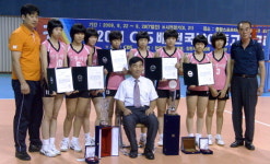 전국 중·고 배구 강릉여중 3년만에 우승 헹가래