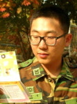 가슴으로 세 자녀 기르는 20대 초반의 미혼 부사관