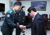 홍천군, 국군 철정병원장에 감사패