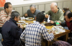 자장면 한그릇 나누면 행복은 곱배기 돼요