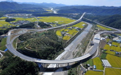 고속도로·국도 개통 사통팔달 교통망 구축