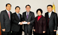 횡성 성결교회 아이티 돕기 성금 전달
