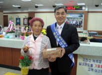 정선우체국 카네이션 화분 증정