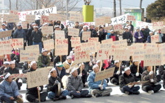 "송전선로 노선변경 마을 파괴"