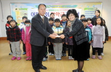 평창초 어머니회 장학금 전달