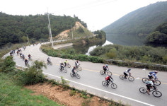 낭만이 가득하다, 자전거 한대· 텐트 하나 있으니…