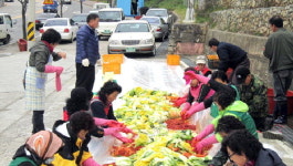 직접 가꾼 채소로 김장 담아 불우이웃 전달