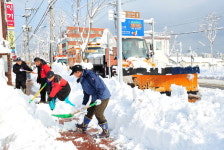 폭설에 수업·도로통행 스톱