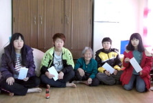 남편 뜻 따라 나누며 살아야죠
