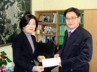 전 춘천시 새마을지회장 성금 전달