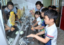 손 씻기로 식중독 예방해요