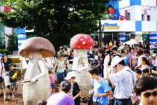 인형, 동심으로 거리를 점령하다