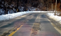 [현장에선] 소금강 빙판 진입로 아슬아슬