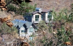 야산에 둘러싸여 은밀… 시설 호화