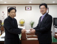 조병규 세린식품 대표 강원학사 런닝머신 기증