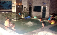 어답산 오르면 약수… 내려오면 온천수