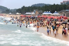 해변·계곡 피서객 북새통