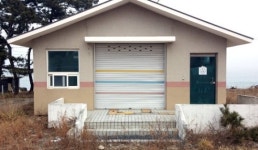 [강릉][현장에선] 순포해변 폐쇄 화장실 수년째 방치