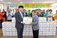 [고성]한광일씨, 노인회 고성군지회 넥타이 지원