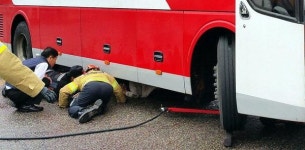 홍천터미널 승객 시외버스 아래 깔려