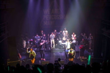 아파트 단지서 남미 음악 감상