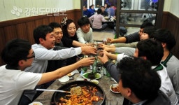주 5일제 정착 불타는 목요일 시대 열렸다