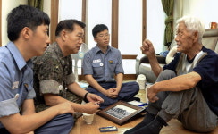 [동해]해군1함대 해상전투단 참전용사 방문