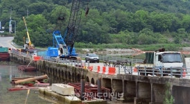 소양7교 공사로 분주한 세월교