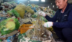 주삿바늘에 농약병…인체 감염 위험 폐기물관리 허술