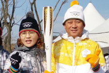 [양구]이광재 전 지사·강원도민일보 양구지사 강수경씨 성화봉송